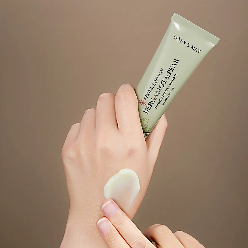 Mary&May Bergamot & Pear Hand Cream 50 ml — aplicación en las manos