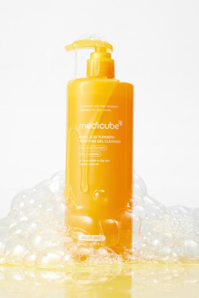 Medicube Kojic Acid Turmeric, Gel limpiador espumoso 500 ml