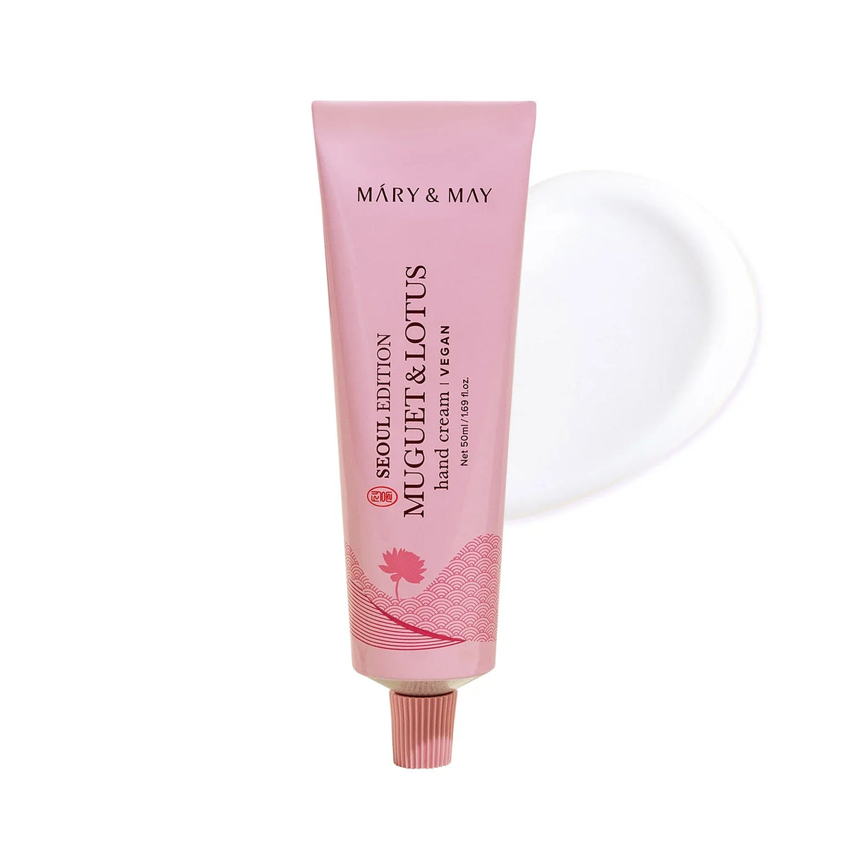 Mary&May Seoul Edition Muguet & Lotus — crema para las manos 50 ml, tubo rosa sobre fondo blanco